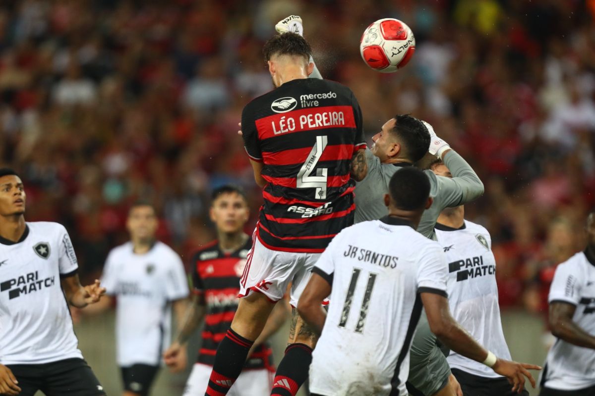 AO APAGAR DAS LUZES, FLAMENGO CONSEGUE VITÓRIA SOBRE O BOTAFOGO